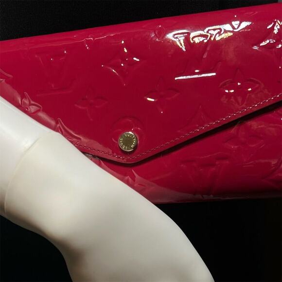 Louis Vuitton Sarah  Vernis  Magenta Wallet - Picture 1 of 14